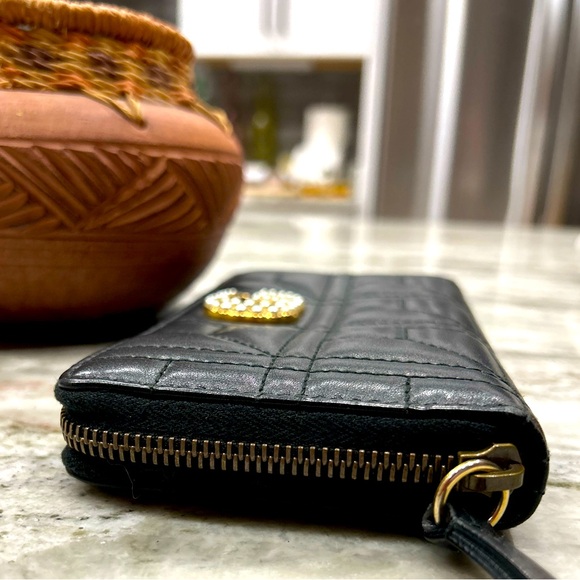 Gucci Authentic Black Calfskin Matelasse Leather Pearl Marmont Zip Around Wallet - Picture 6 of 11